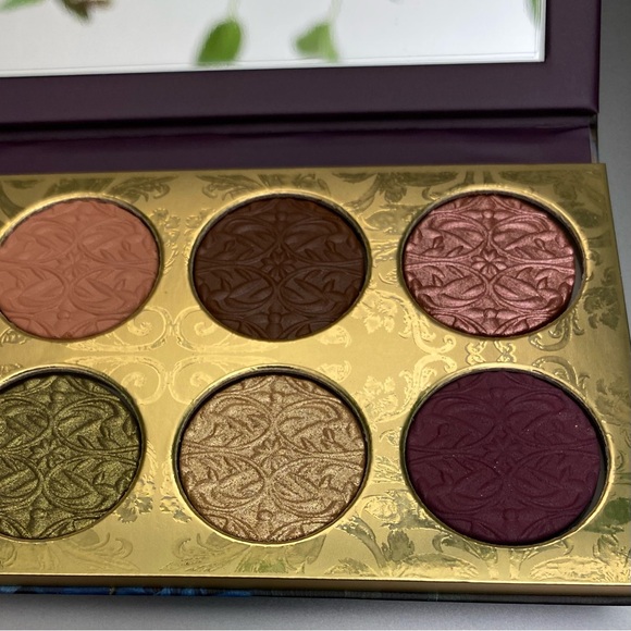 MAC Tempting Fate “Feast Your Eyes” Eyeshadow Palette - Picture 7 of 8